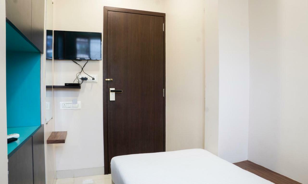 Oyo Flagship 13885 Metro Residency Hotel Mumbai Exterior photo